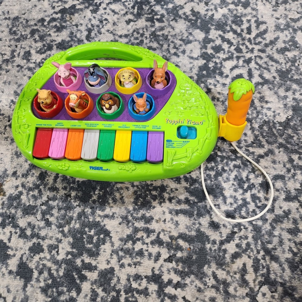 Tiger Electronics Disney Winnie the Pooh Poppin Piano Musical Toy Carrot Mic 90s